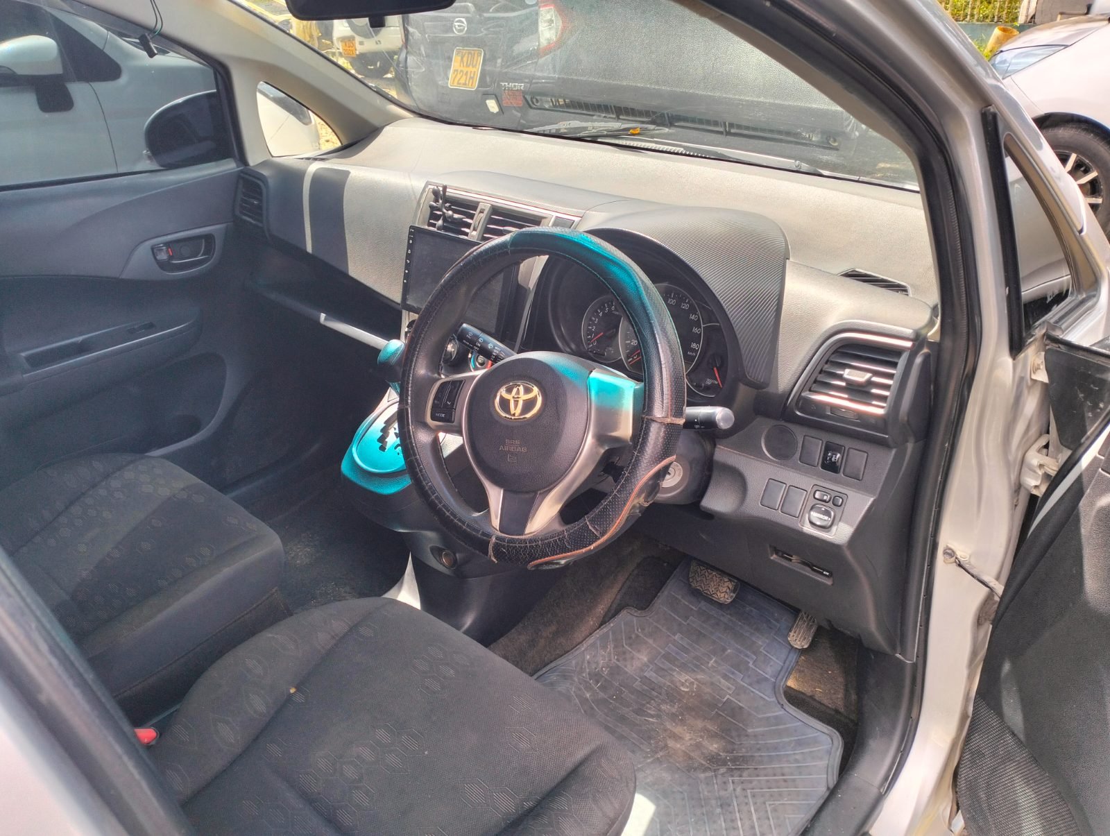 Toyota Ractis 2016