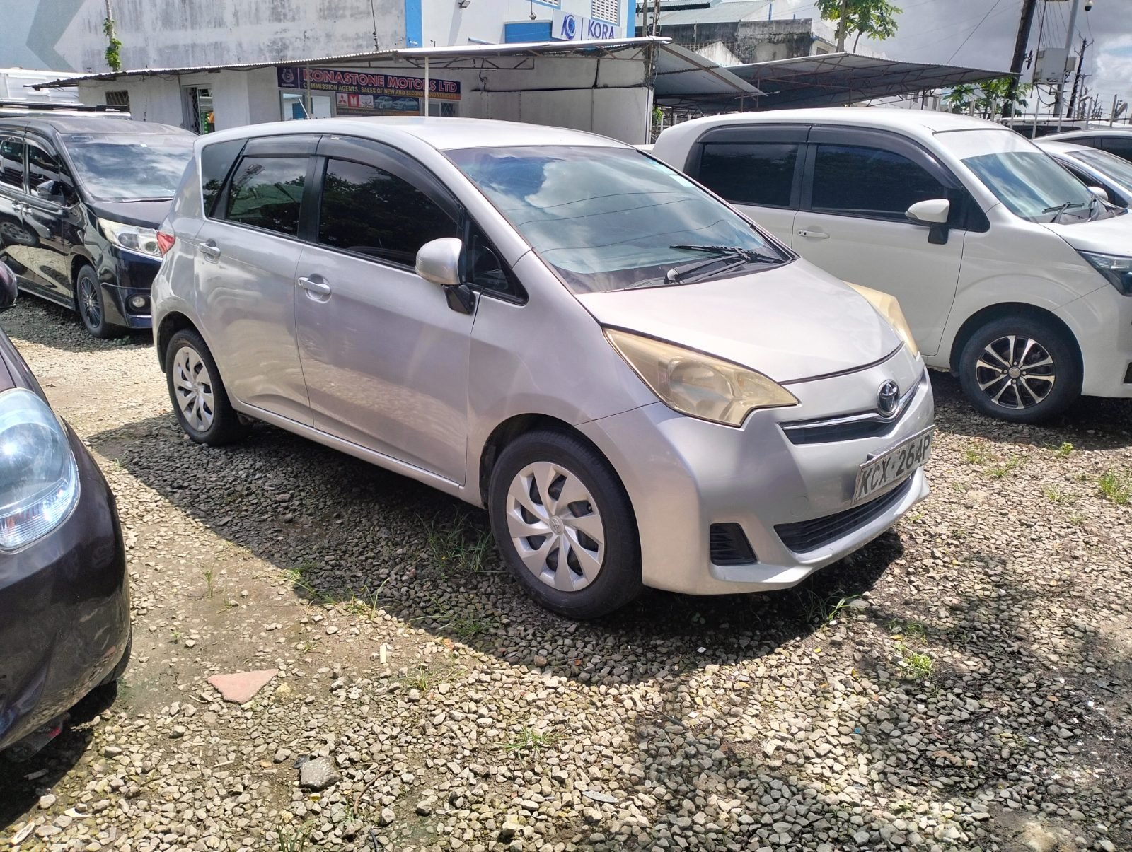 Toyota Ractis 2016
